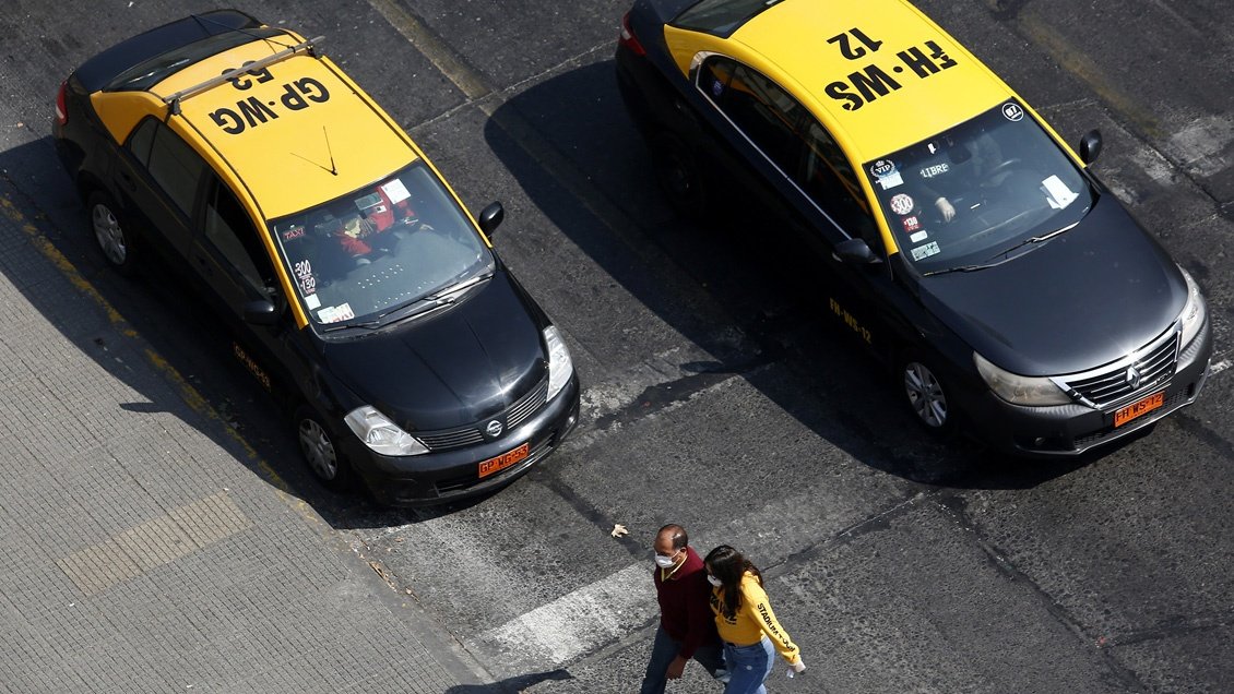 Senado mantuvo suspensión: no habrá nuevos taxis y colectivos hasta 2030