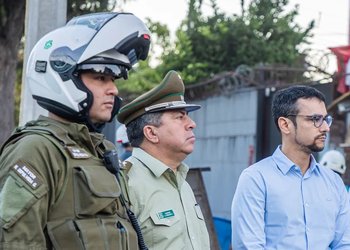 Alcalde Concha anuncia querella criminal tras amenazas de muerte por demolición de narcocasas en Peñalolén