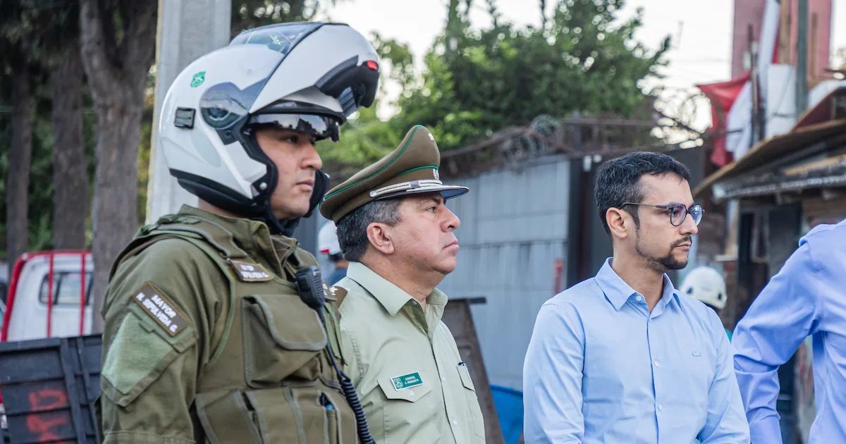 Alcalde Concha anuncia querella criminal tras amenazas de muerte por demolición de narcocasas en Peñalolén