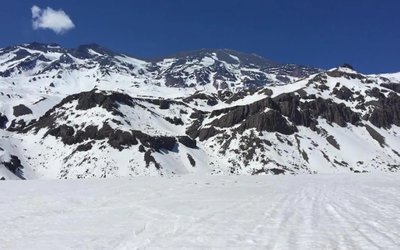 Sernageomin monitorea actividad de volcán San José tras sismo que provocó fracturamiento de roca
