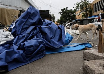 Comerciantes piden "formalizarse" tras operativo contra los "toldos azules" en Meiggs