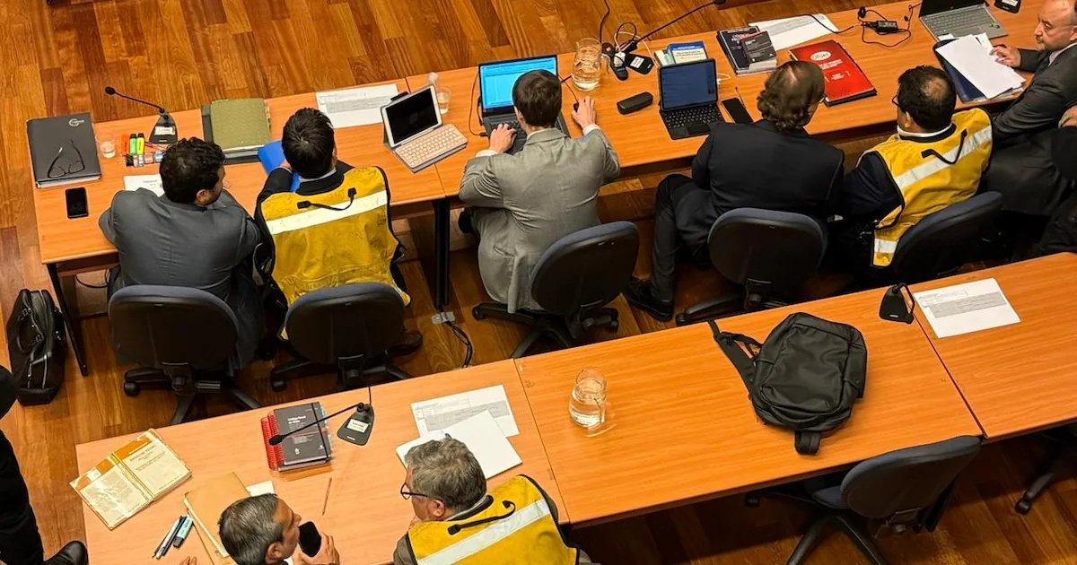 Trama bielorrusa parte V: Fiscalía revela un tercer soborno millonario a Vivanco en oficinas de abogados Vargas y Lagos