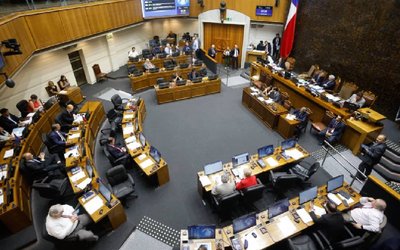 Senado vota proyecto que permitiría arresto domiciliario a reos por "razones humanitarias"