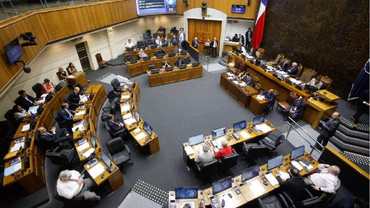 Senado vota proyecto que permitiría arresto domiciliario a reos por "razones humanitarias"