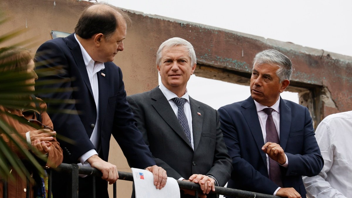 Oficialismo invita al futuro Gobierno de Kast a criticar "con la guitarra en la mano"