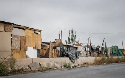 Desalojo del campamento Santa Marta: municipio presenta querella por arriendo ilegal de los terrenos