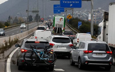 Más de 549 mil vehículos saldrían de la RM en Año Nuevo: mayor flujo se concentraría el miércoles