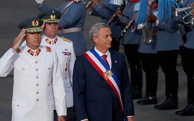 Kast firma decretos para “la emergencia”: pide construir barreras físicas y trasladar más militares a la Macrozona Norte