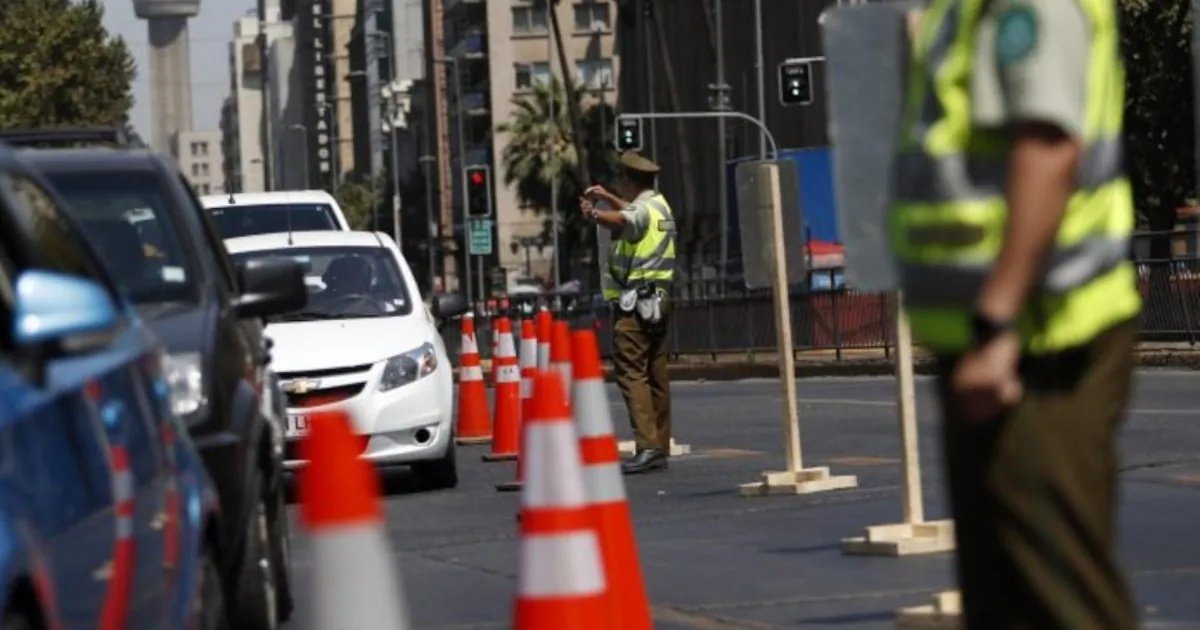 Carabineros implementará cortes y desvíos de tránsito el domingo por manifestaciones del 8M en la Alameda