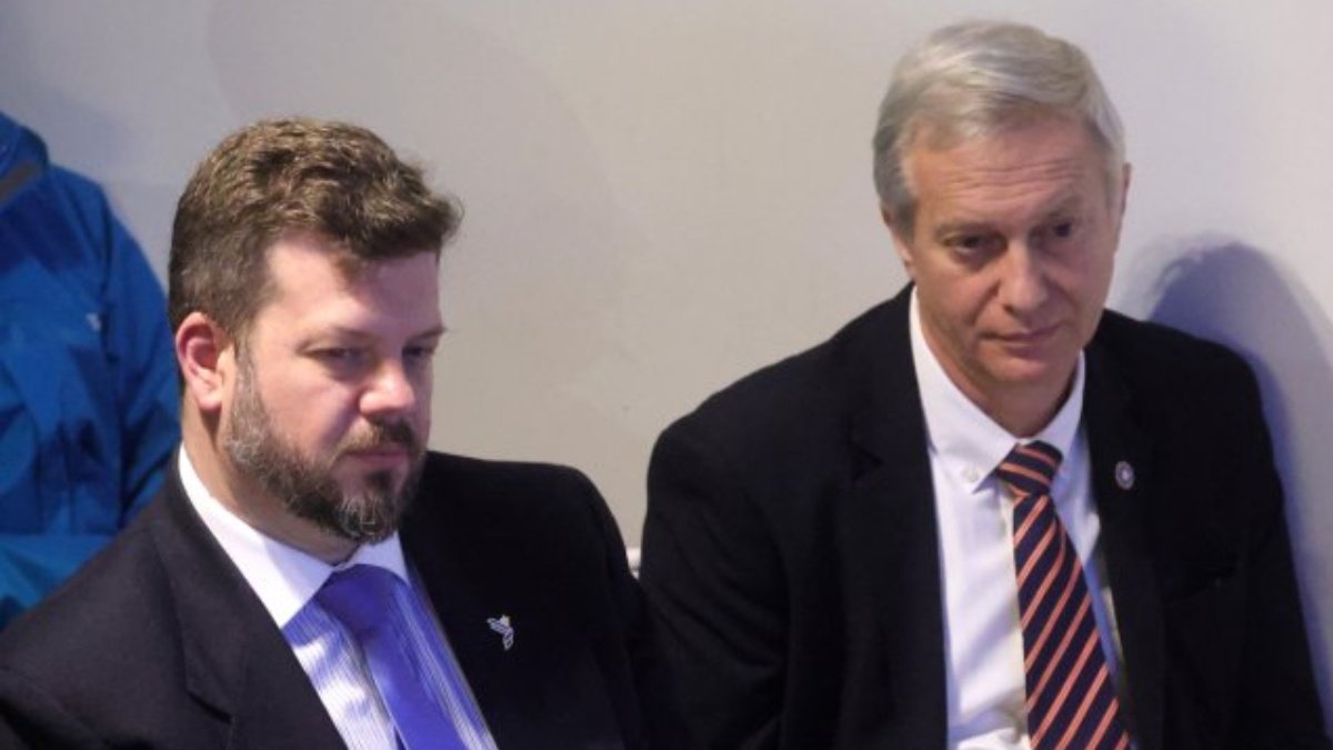 {{ self.custom_title }}