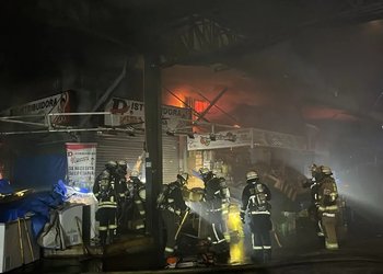 Incendio afecta a más de 50 locales en la Vega Central