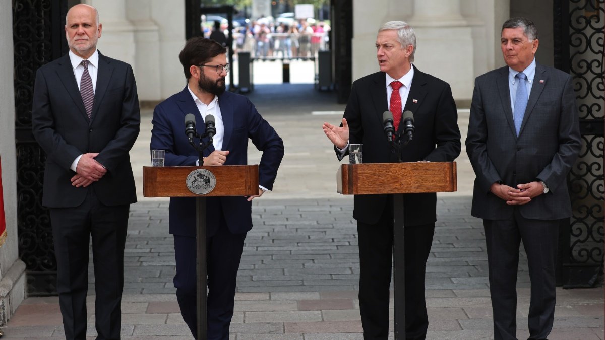 Eyzaguirre critica transición Boric-Kast: "Estamos en el club de la pelea todo el día"