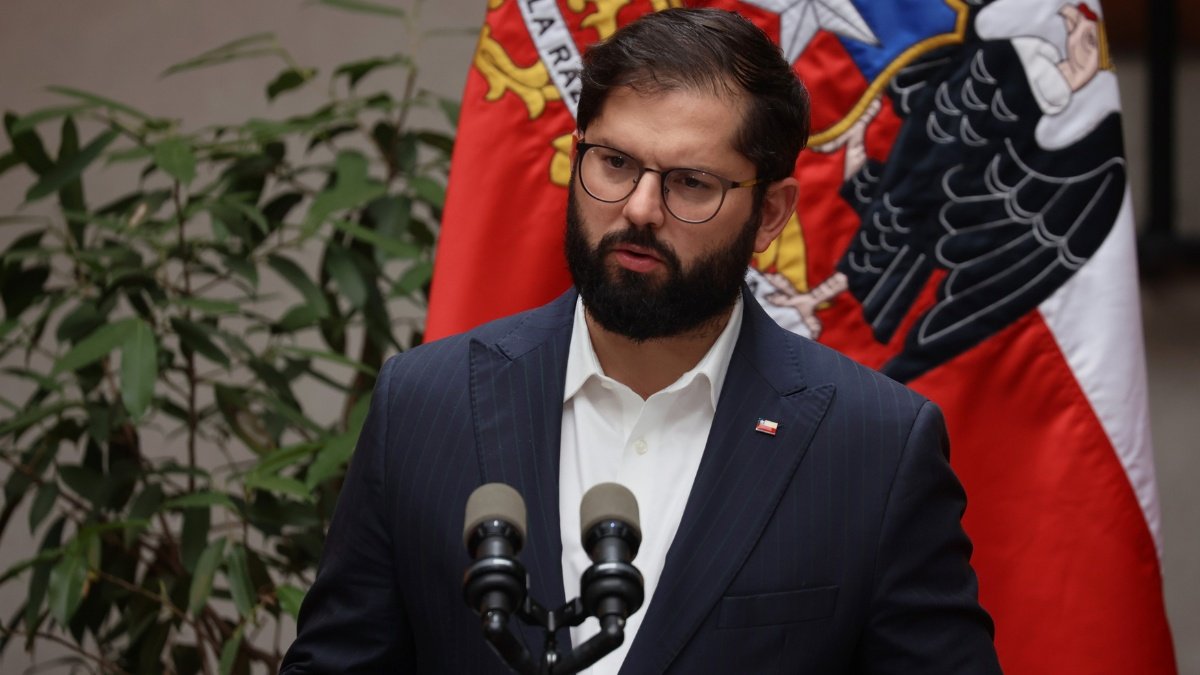 Boric: "La izquierda que solamente le echa la culpa al adversario está condenada a diluirse"