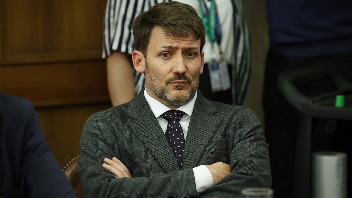 Abogado de Pardow: "Es la AC más débil, pero la más compleja por el contexto político"