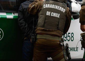 Hombre detenido arrebata armamento a Carabineros y dispara en comisaría de Cerrillos