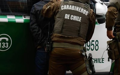 Hombre detenido arrebata armamento a Carabineros y dispara en comisaría de Cerrillos