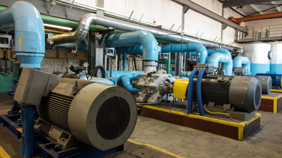El Gobierno exige a grandes consumidores eléctricos generar su propia energía